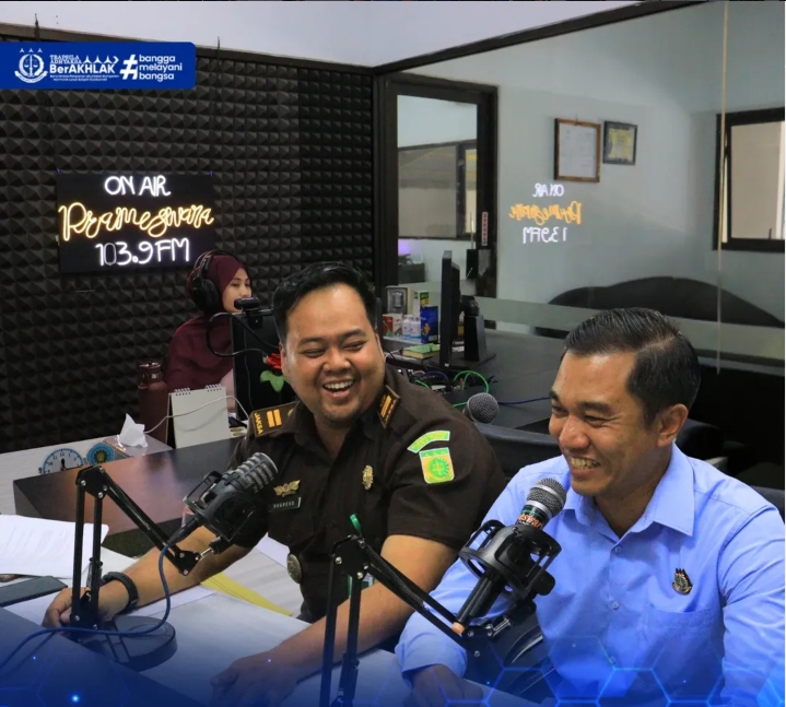 Jaksa Menyapa Bertema Tugas Dan Fungsi Jaksa Pengacara Negara Dalam Mendukung Program Pemerintah di Radio Prameswara 103.9 FM.
